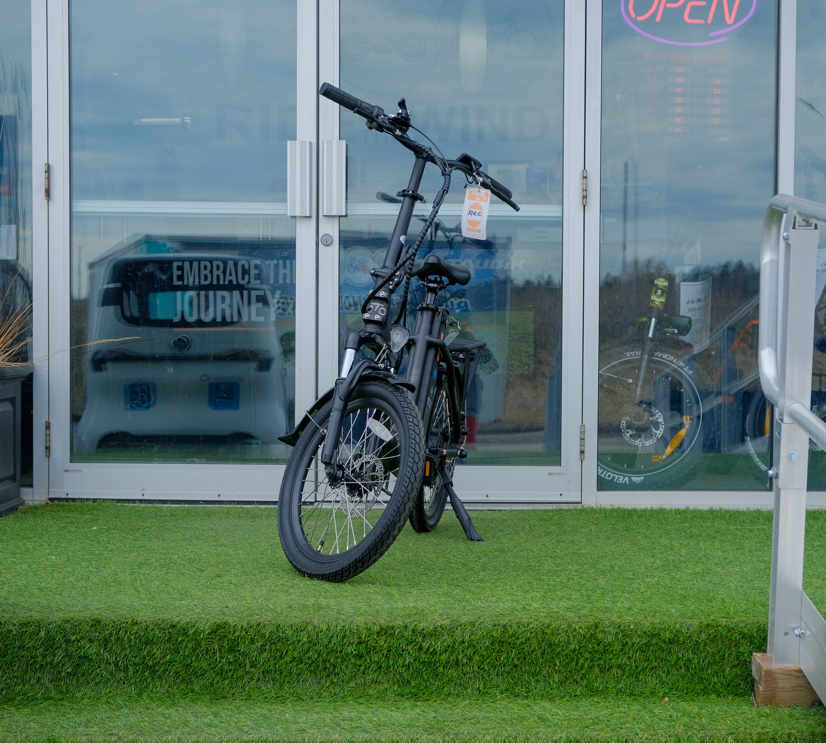 OTO Victor | Compact 20" Folding Electric Bicycle