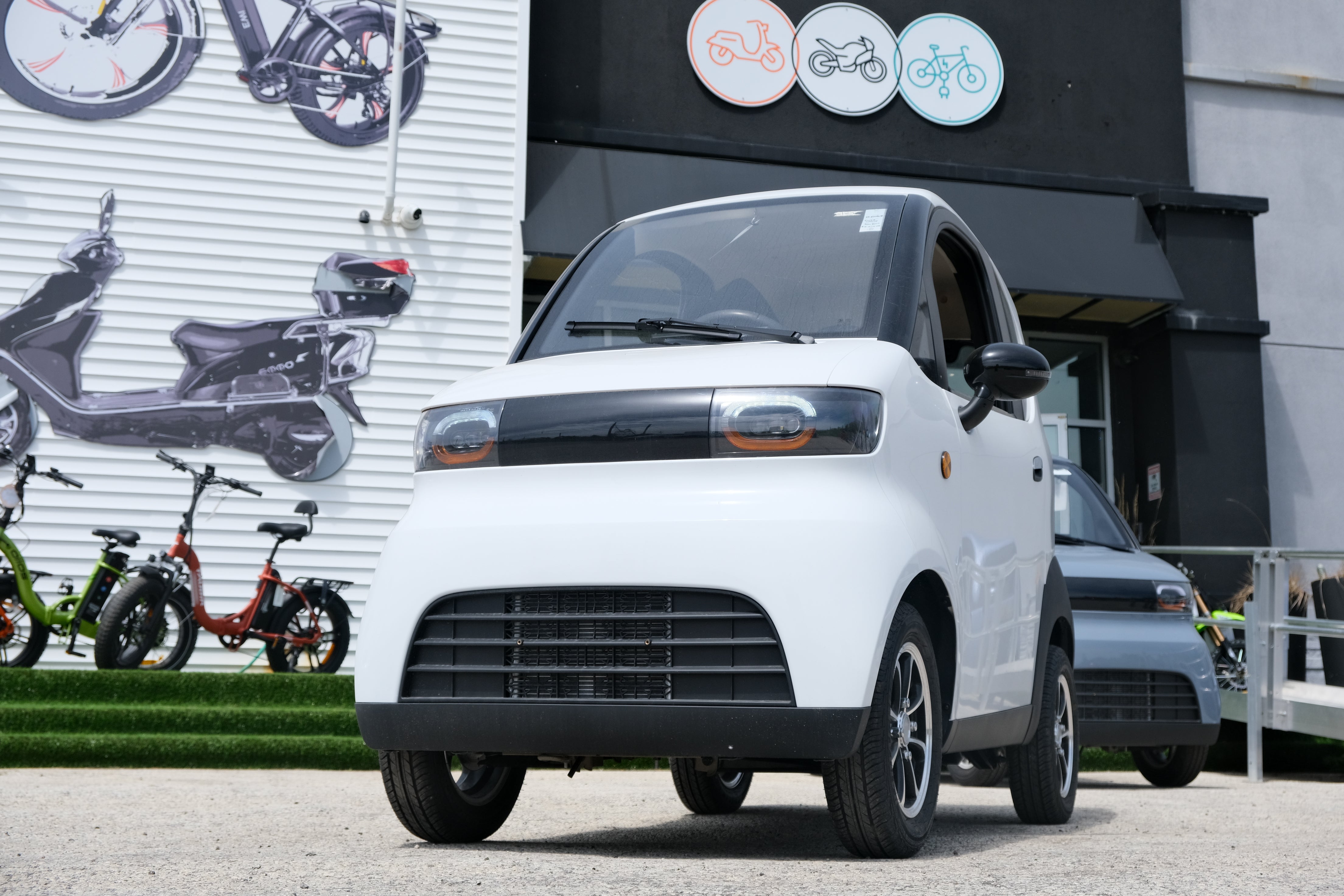 Evoque Enza | Electric Enclosed Mobility Scooter – Ride the Wind