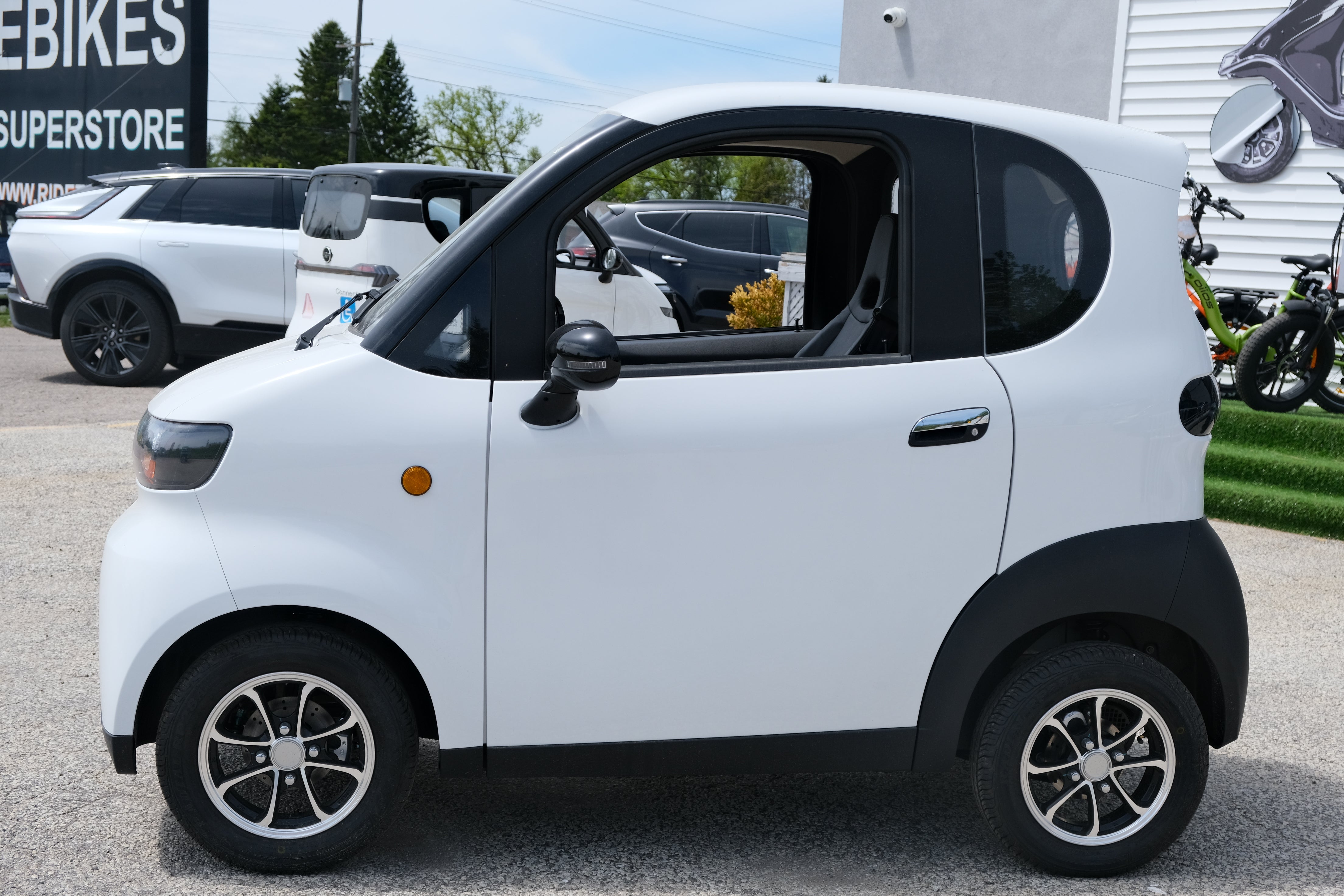Evoque Enza | Electric Enclosed Mobility Scooter – Ride the Wind