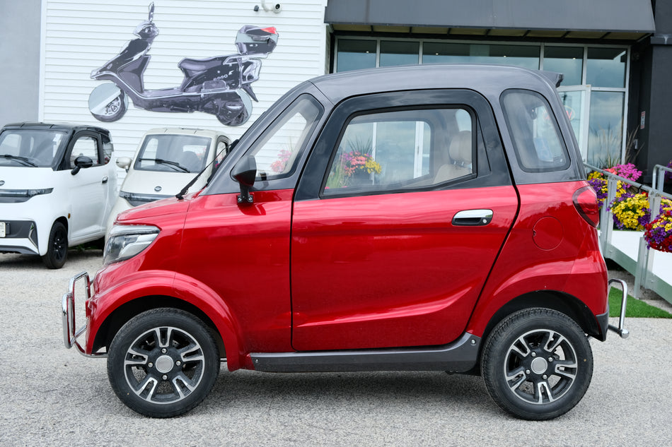 GIO Golf Enclosed Mobility Scooter - USED