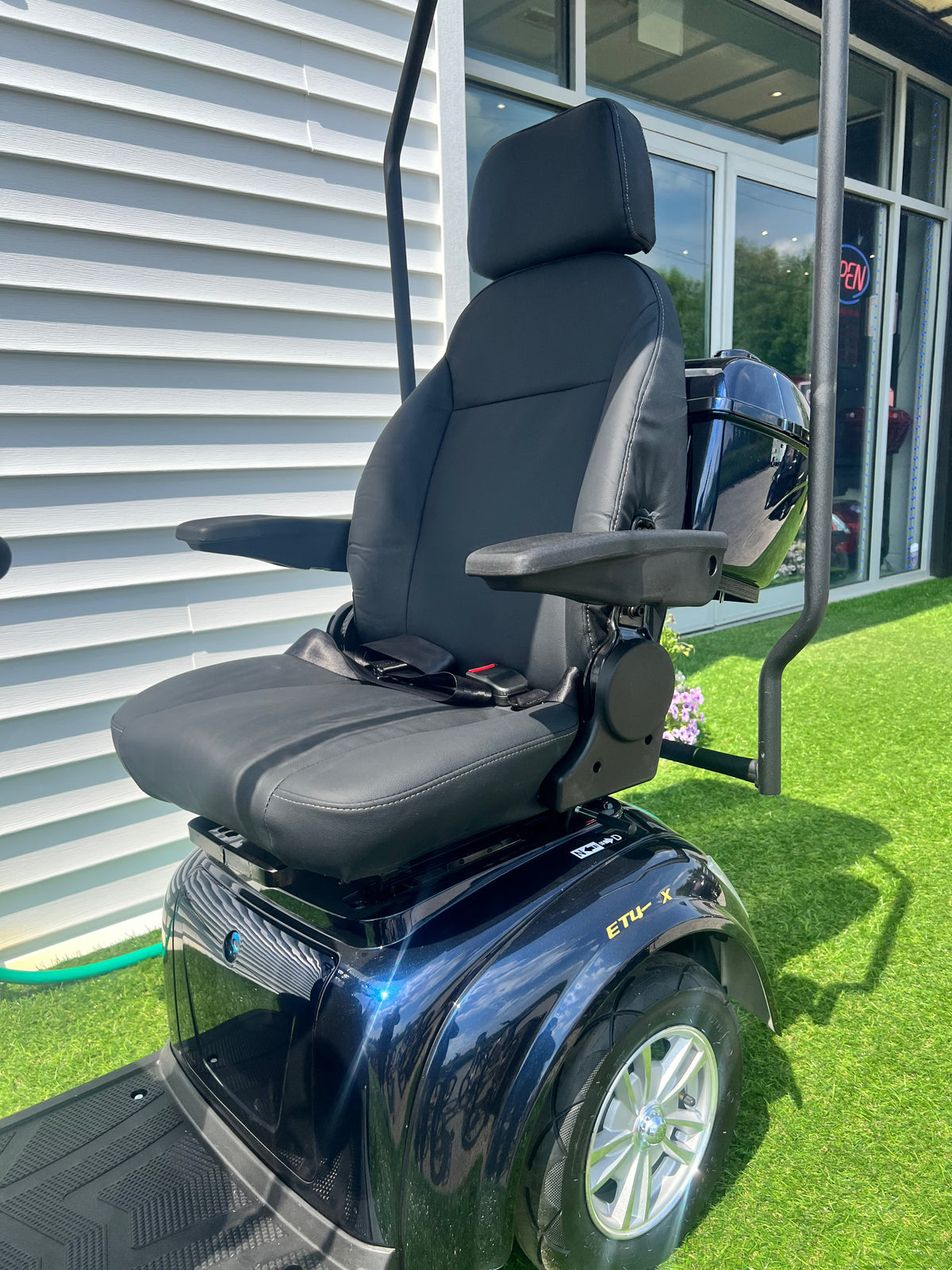 Ecolo ET4 LX with ROOF Mobility Scooter