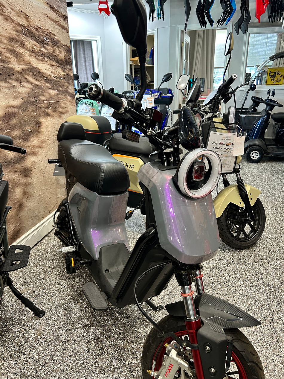 Emmo Maknak Electric Scooter in Purple SALE!!!