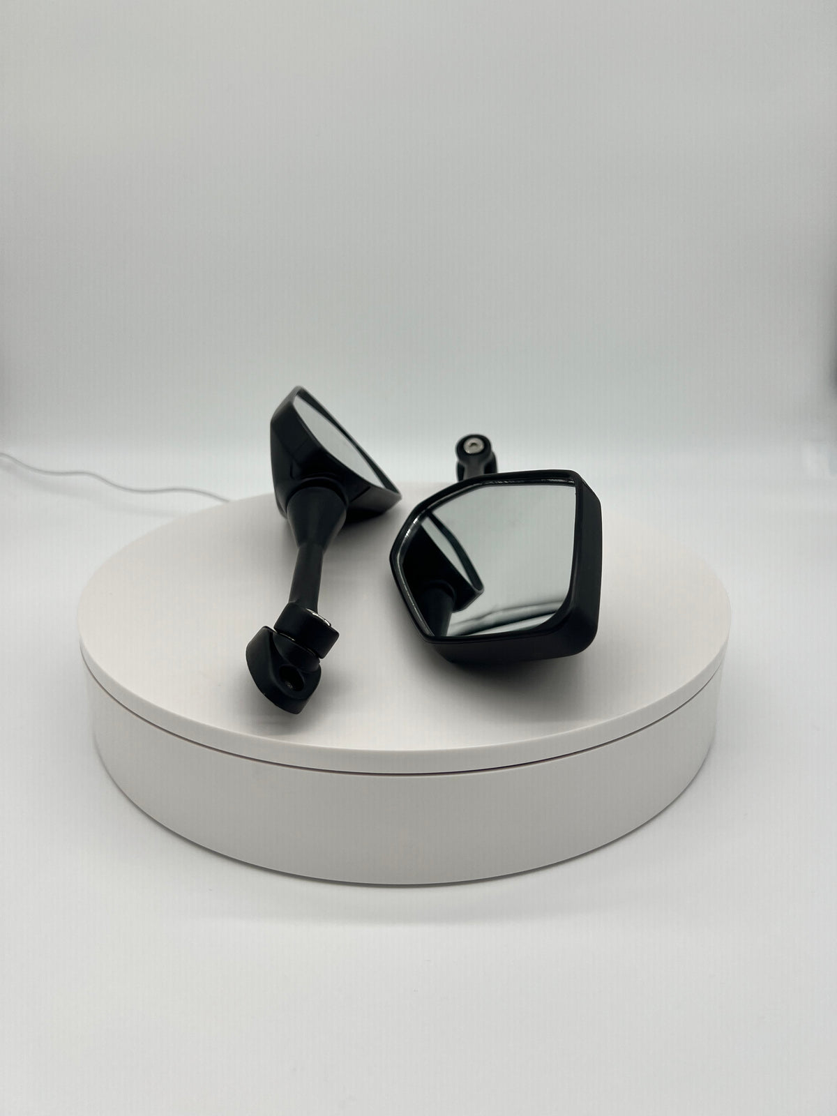 Emmo Zone, Tao Leo, Evoque Streetster Mirrors