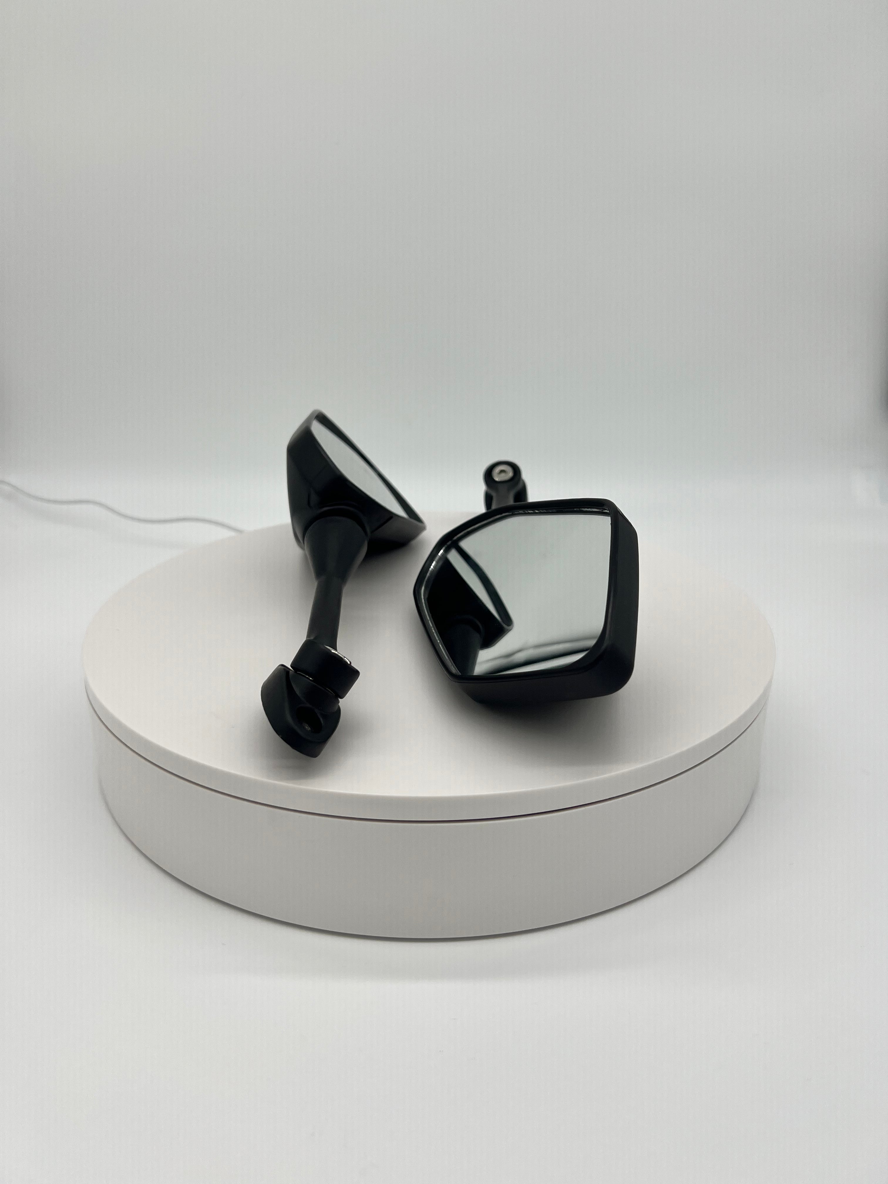 Emmo Zone, Tao Leo, Evoque Streetster Mirrors