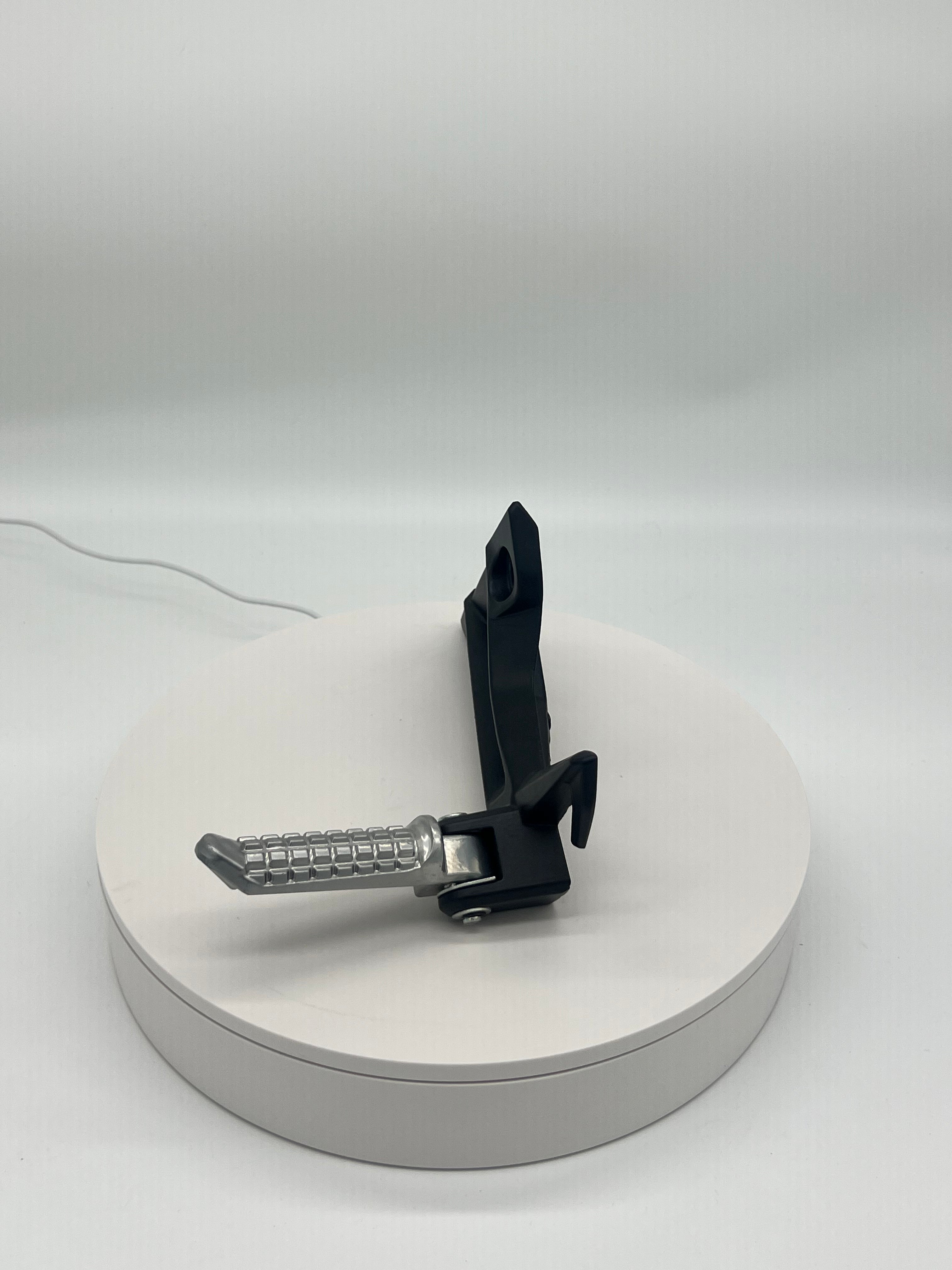 Tao Leo & Evoque Streetster Pegs