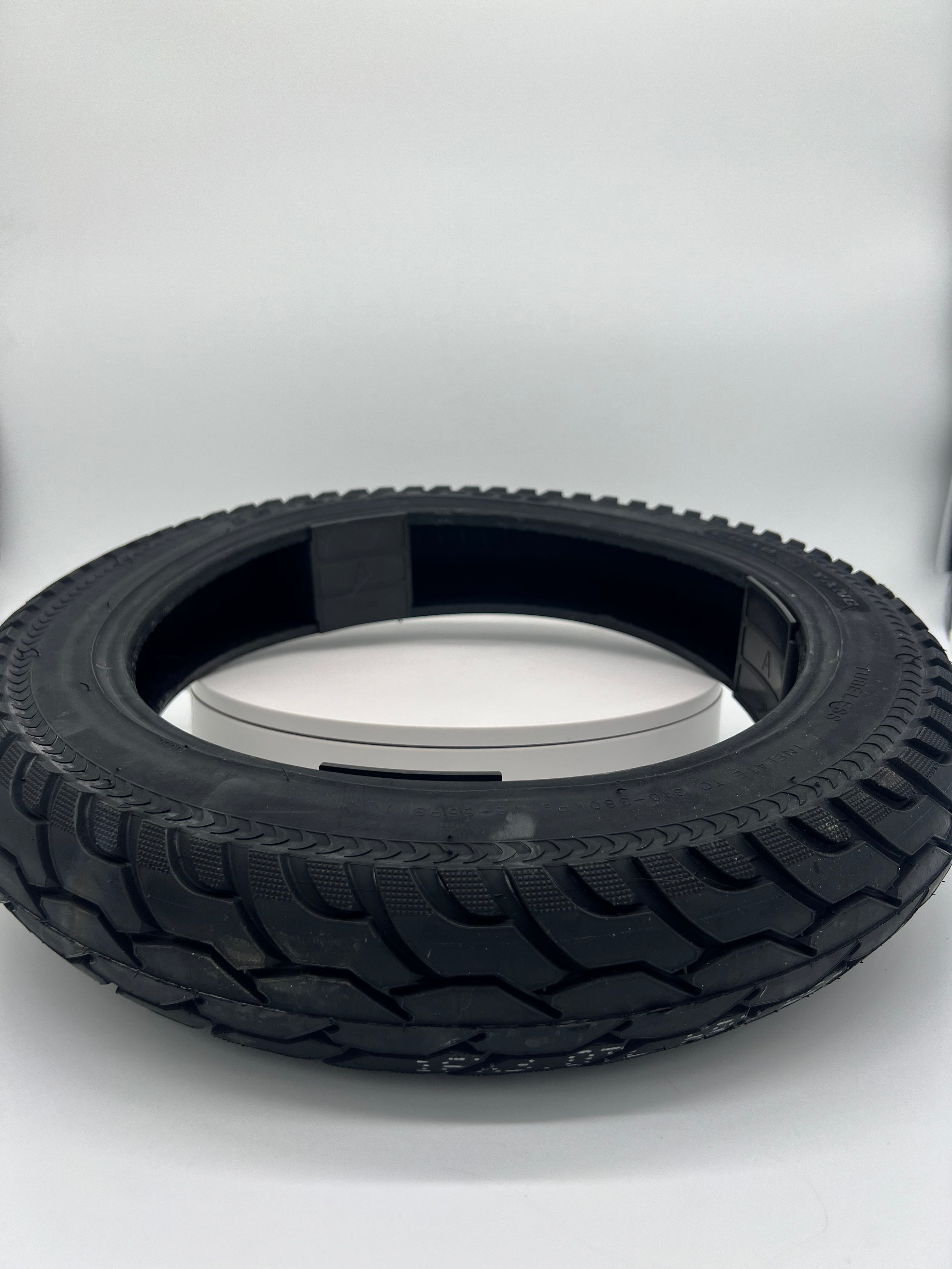 16 x 3 Tubeless Tire