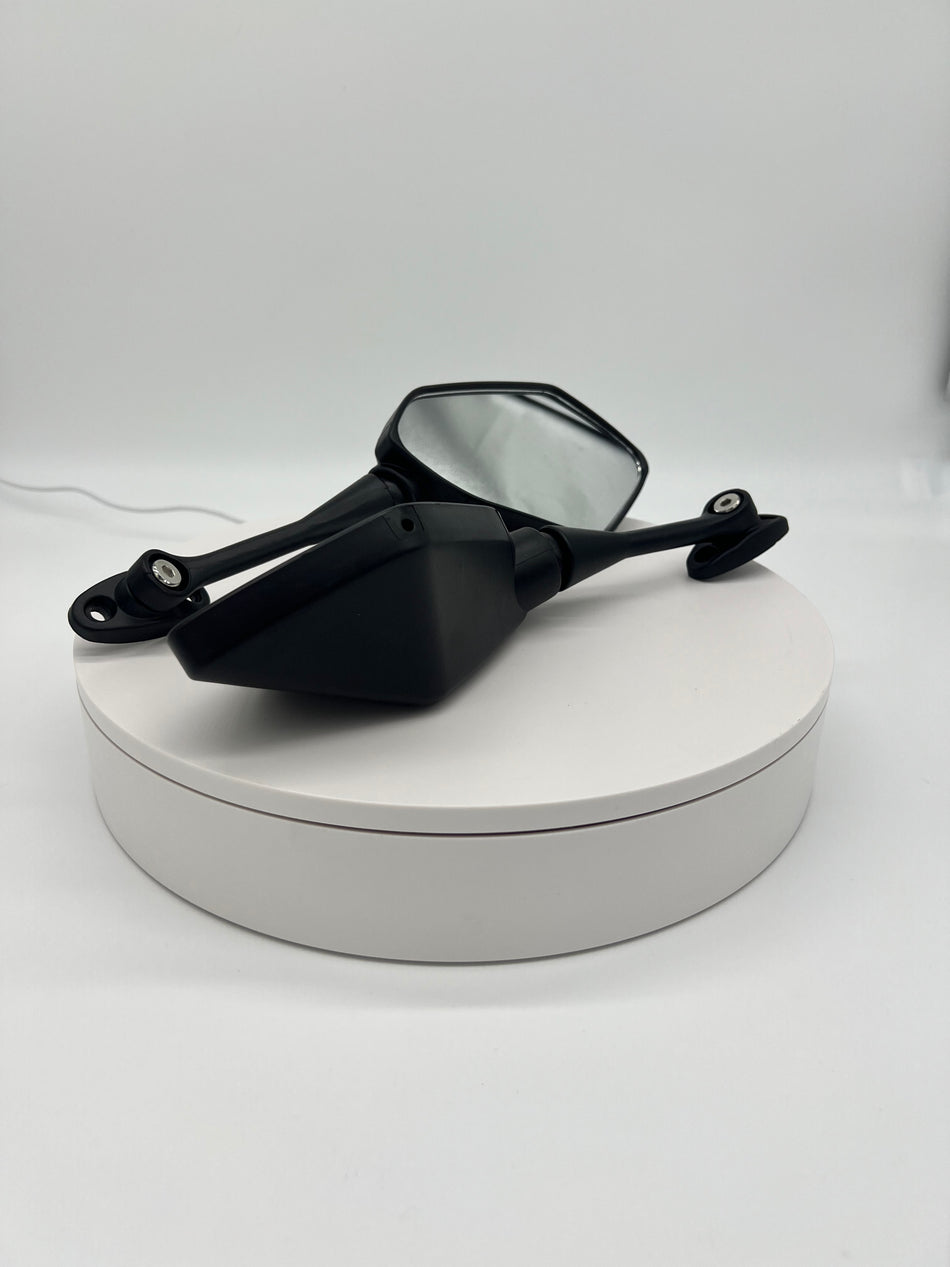 Emmo Zone, Tao Leo, Evoque Streetster Mirrors