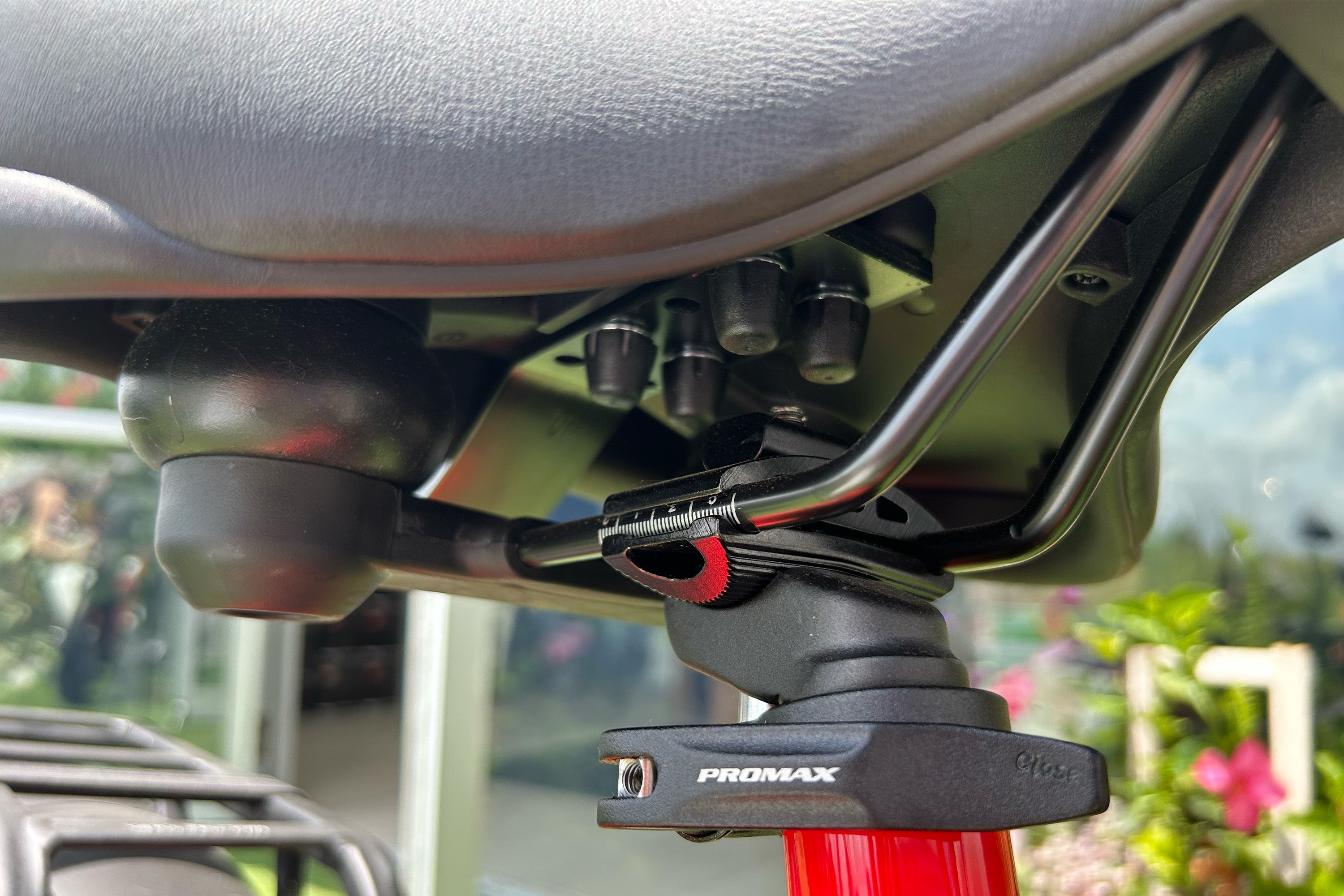 Taubik Seat With Backrest