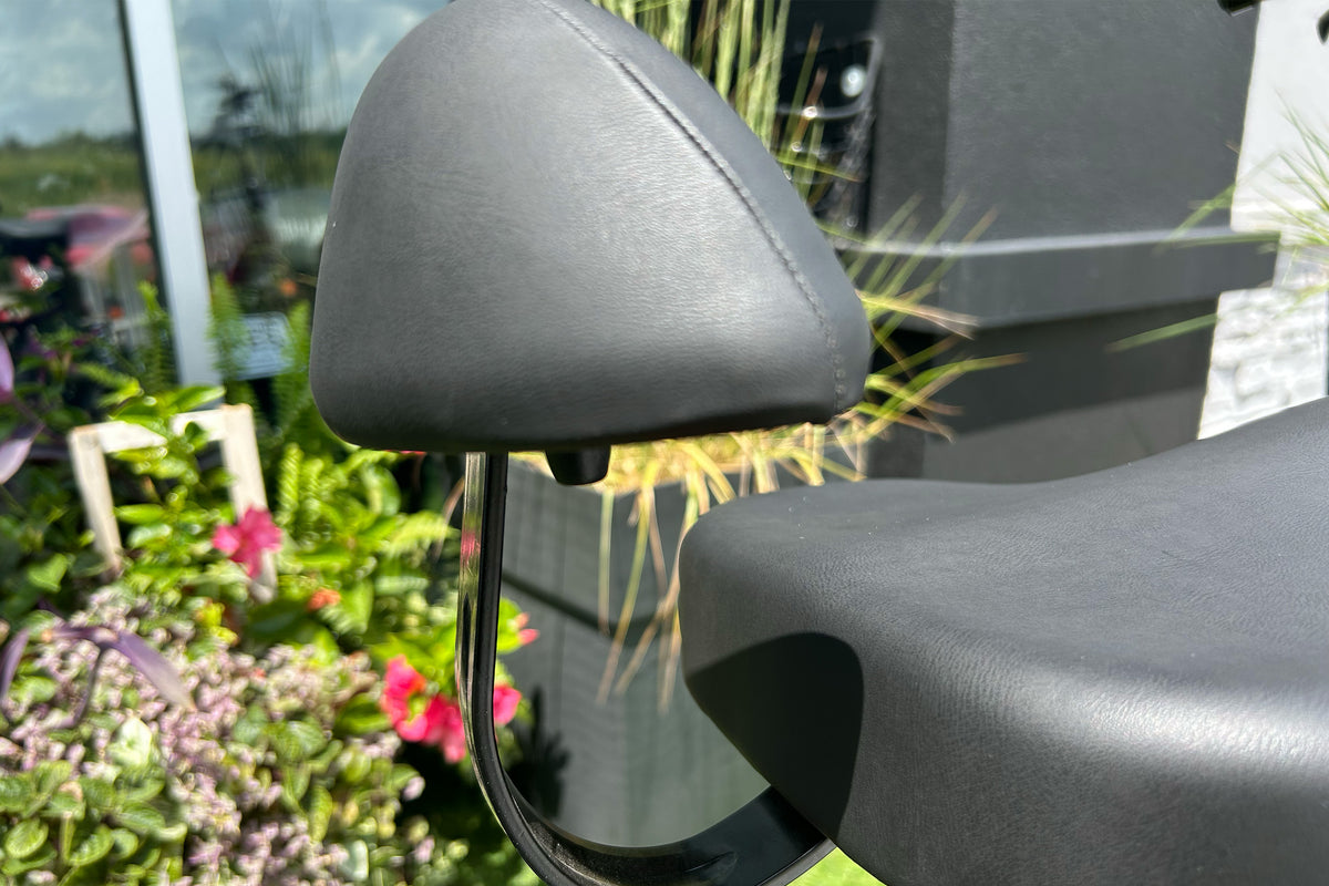 Taubik Seat With Backrest