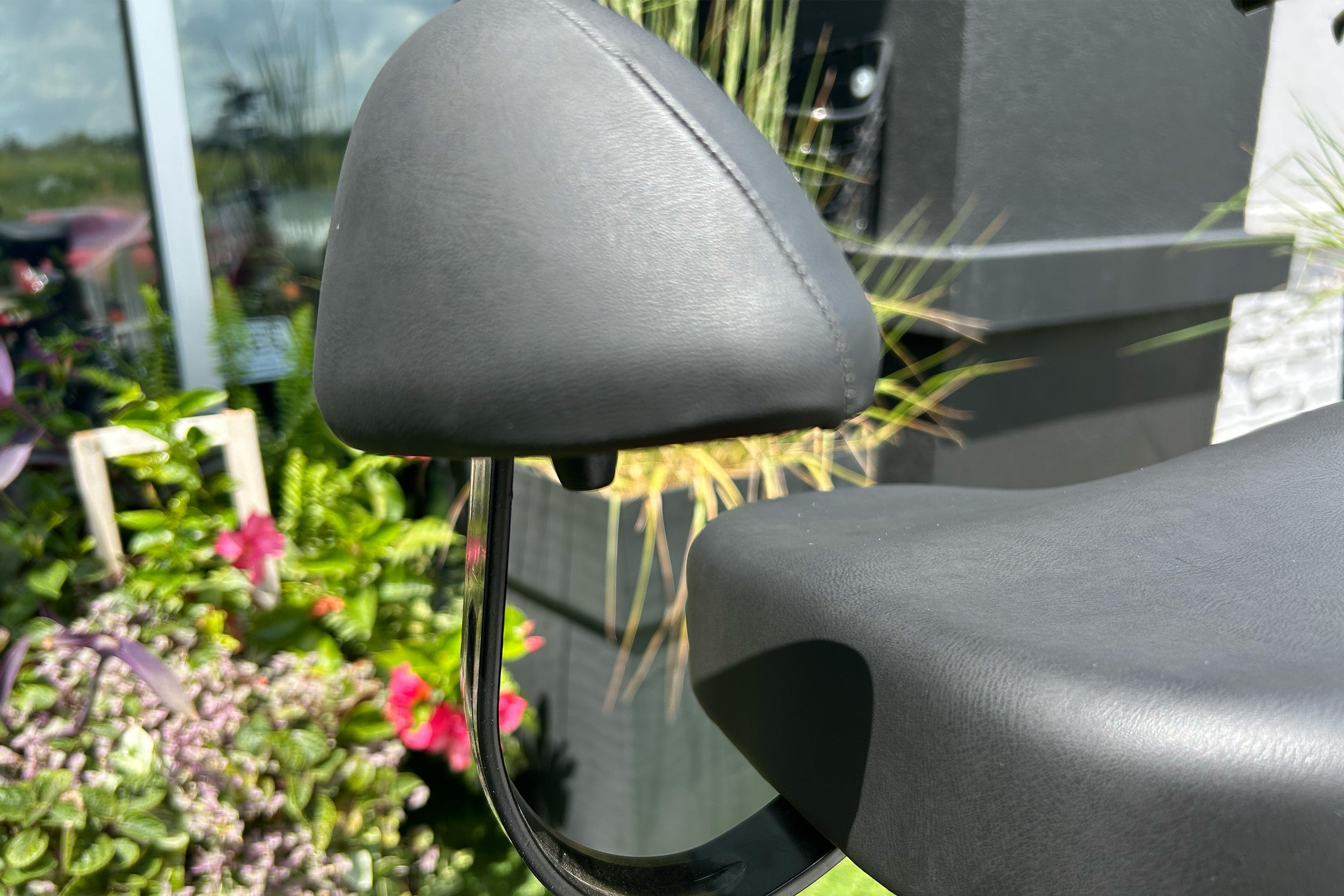 Taubik Seat With Backrest